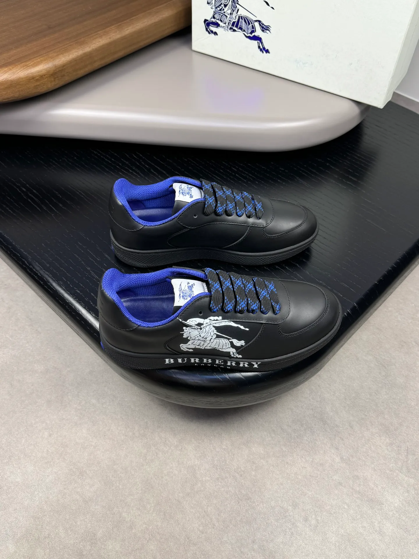 p420💰Men's shoes [BURBERRY] Burberry - High-end quality original order 🔍🔍🔍 - Upper: imported 🔝 Napa calfskin, 3D color printed brand totem on shoe body, tongue brand cloth label, heel air-pressure brand totem - Inner: canvas lining, feet; water-dyed cowhide - Outsole: ultra-light TPR rubber; two-color molded outsole -Ultra-high quality control and fine workmanship: outstanding (high-end, extravagance, grade) -Size: 38-44 (45, 46, can be customized)
